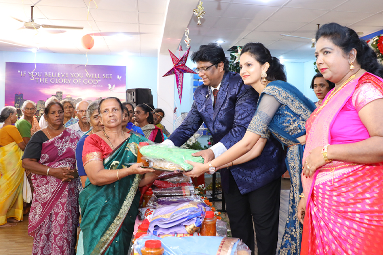 Grace Ministry, Bro Andrew Richard & family helped the poor and needy families on the occasion of New Year Eve by distributing Sarees, Grocery & Food in Mangalore. 